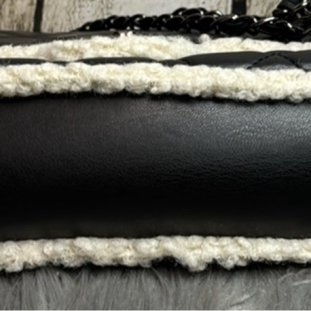 NWT Gilda Paris Black w/Sherpa Trim Crossbody Bag 11.5” x 8” x 3” NWT - Picture 3 of 4
